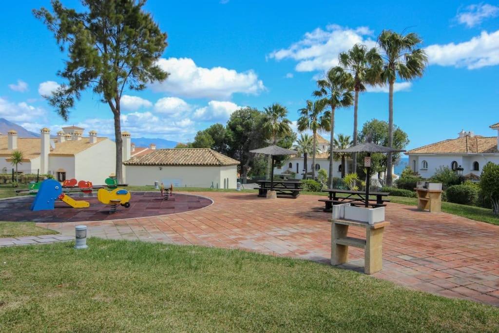 2 Bedrooms Sea And Pool View Apt In Duquesa Golf & Gardens Manilva Castillo de Sabinillas Eksteriør bilde